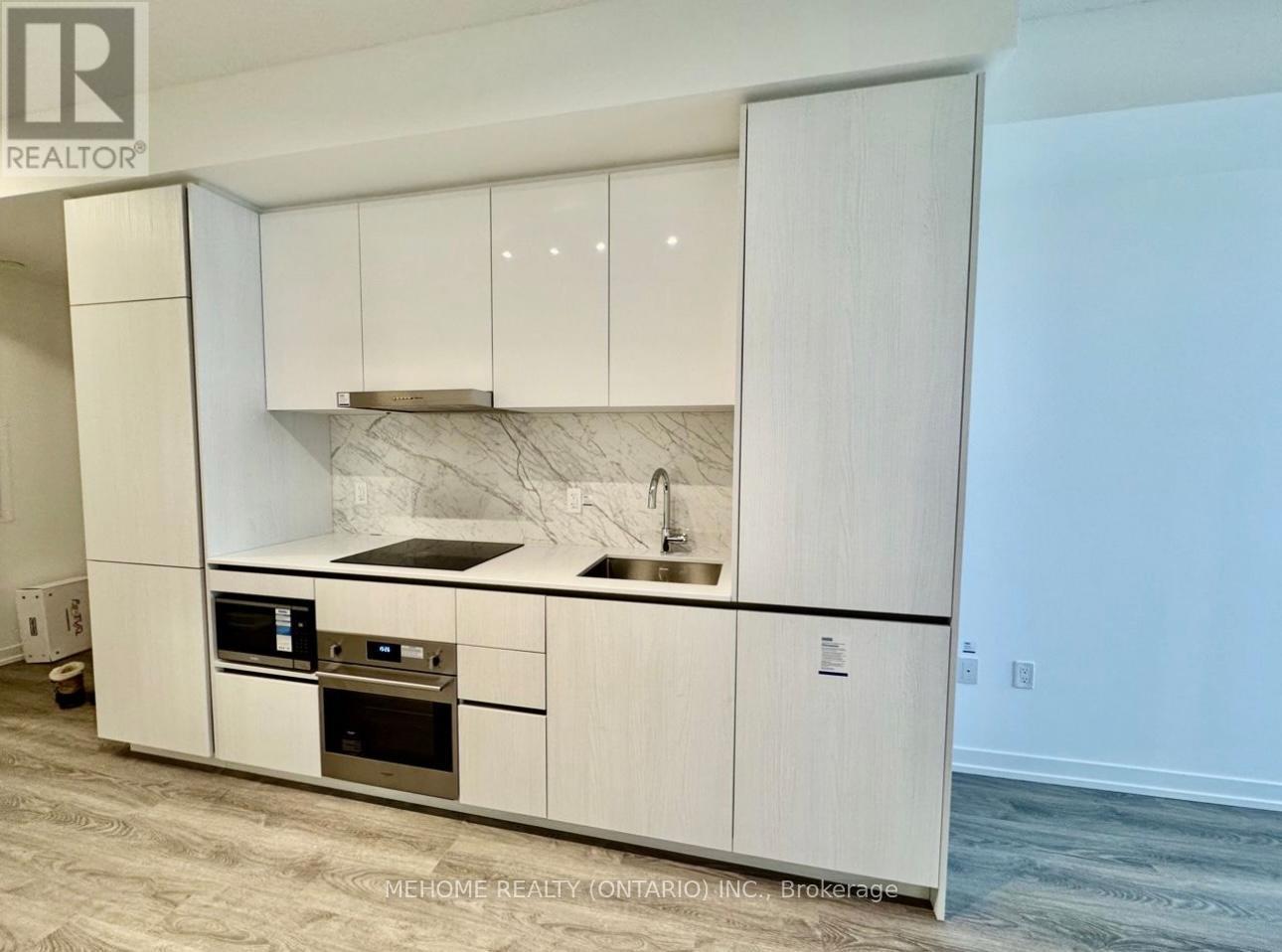 4807 - 8 Interchange Way, Vaughan, ON - Indoor Photo Showing Kitchen
