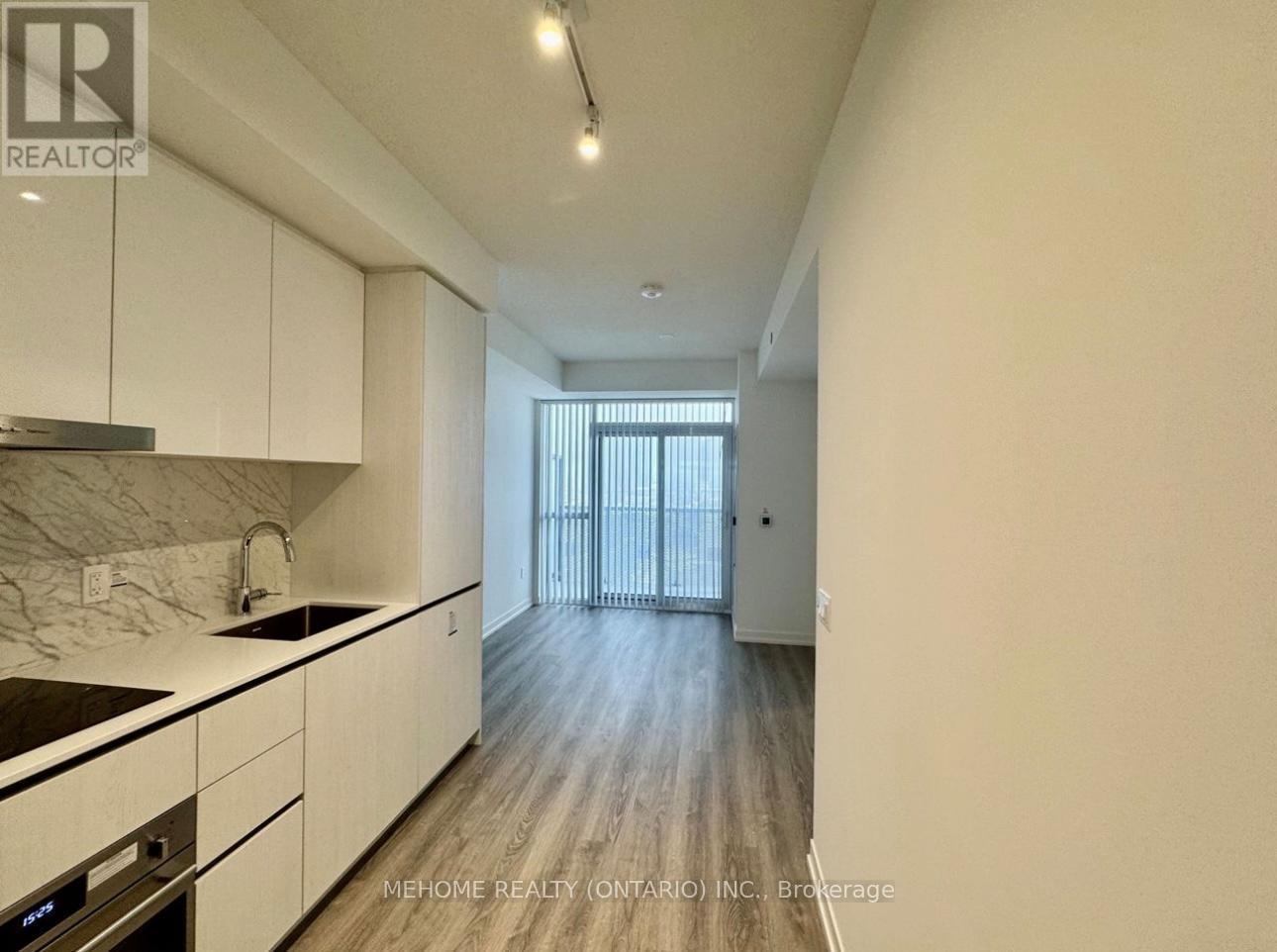 4807 - 8 Interchange Way, Vaughan, ON - Indoor Photo Showing Kitchen