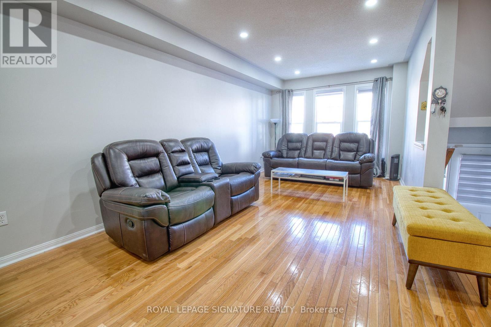 52 - 5980 Whitehorn Avenue, Mississauga, ON - Indoor Photo Showing Living Room