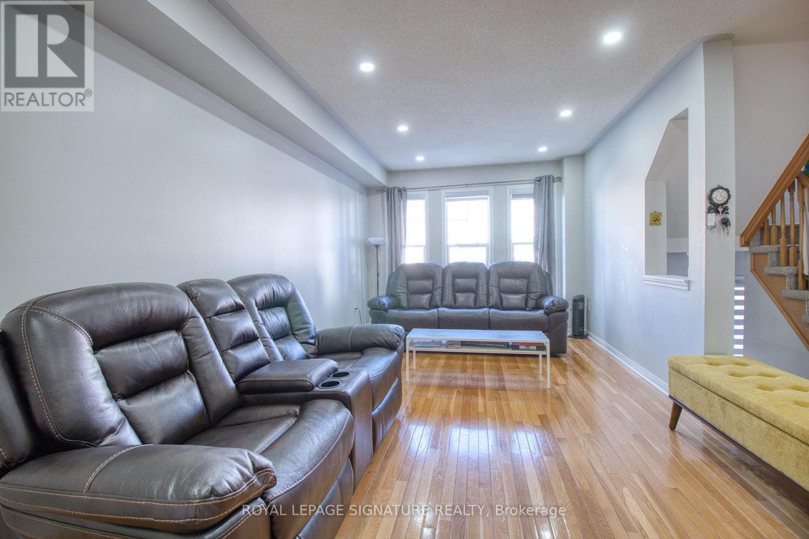 52 - 5980 Whitehorn Avenue, Mississauga, ON - Indoor Photo Showing Living Room
