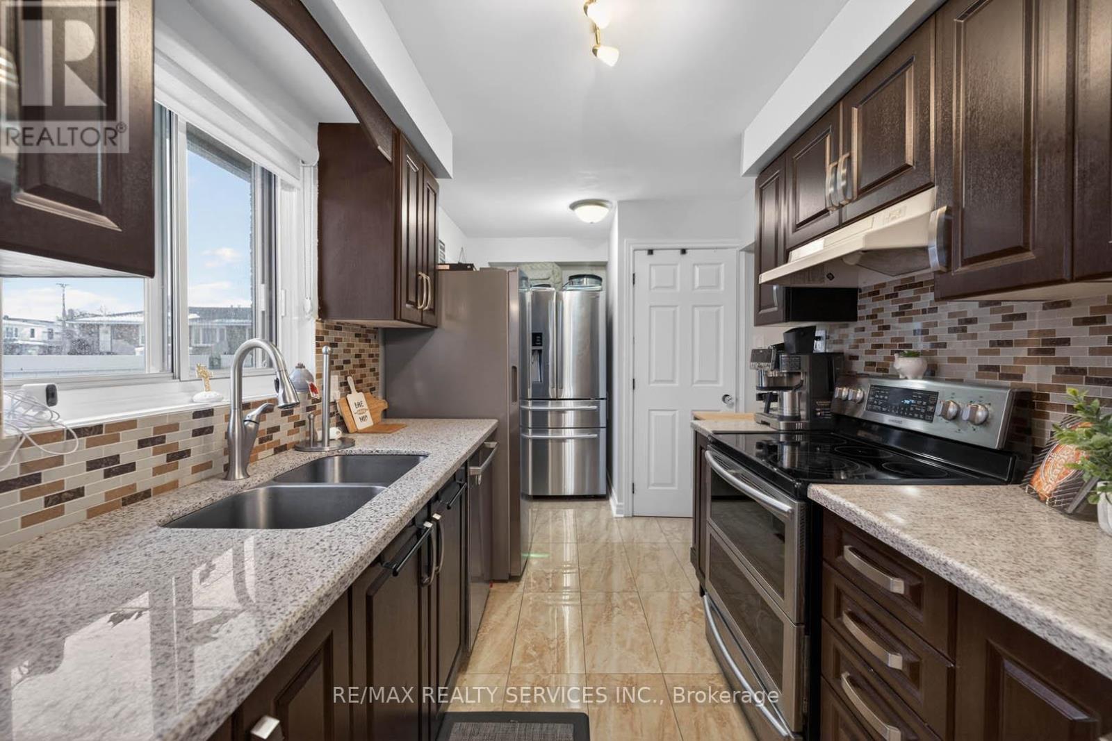 85 Bruce Beer Drive, Brampton, ON - Indoor Photo Showing Kitchen With Stainless Steel Kitchen With Double Sink With Upgraded Kitchen