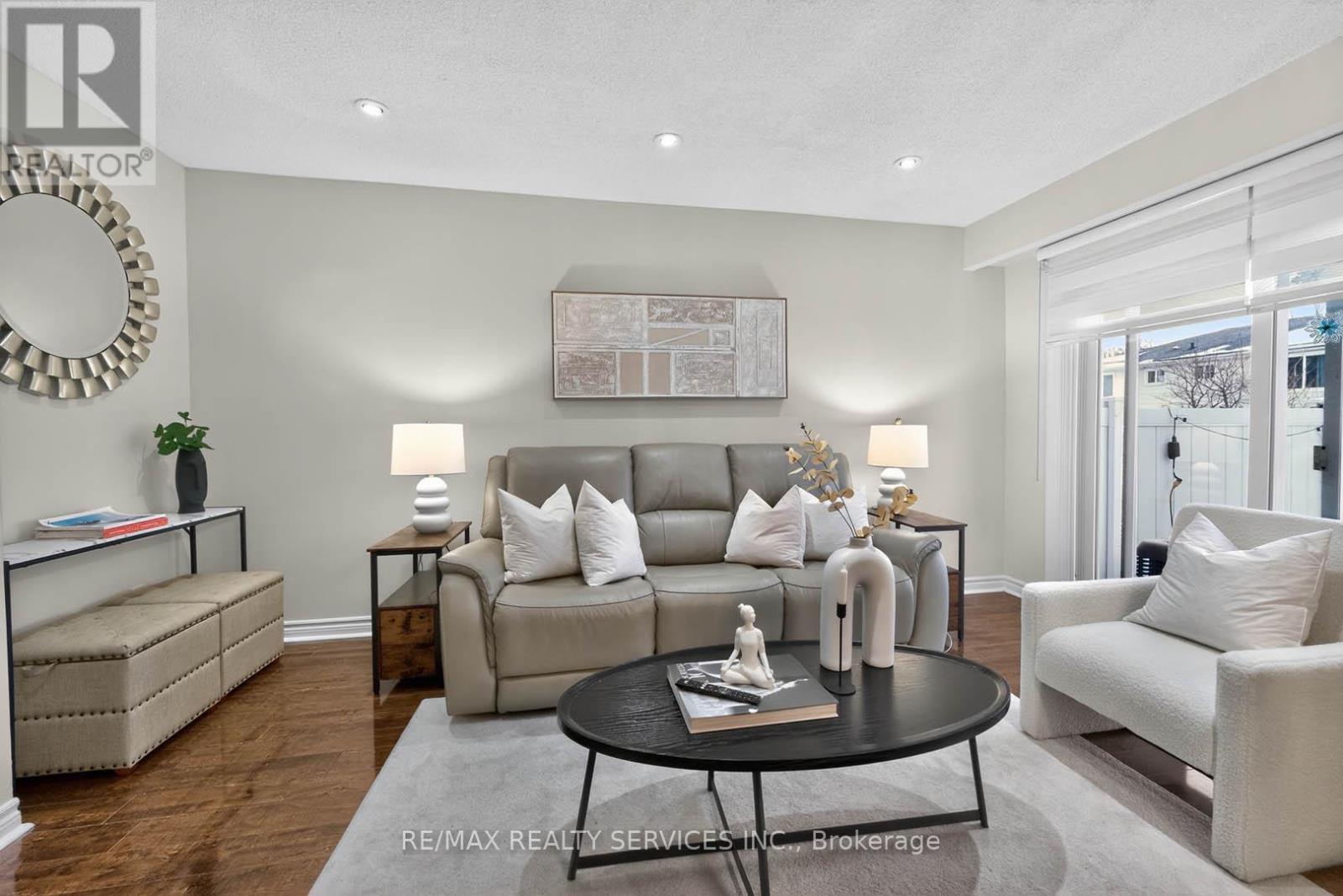 85 Bruce Beer Drive, Brampton, ON - Indoor Photo Showing Living Room