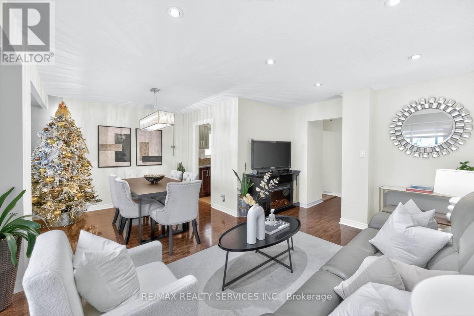85 Bruce Beer Drive, Brampton, ON - Indoor Photo Showing Living Room