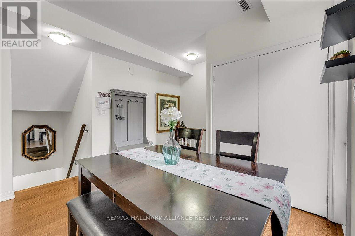 701 - 1011 Deta Road, Mississauga, ON - Indoor Photo Showing Dining Room