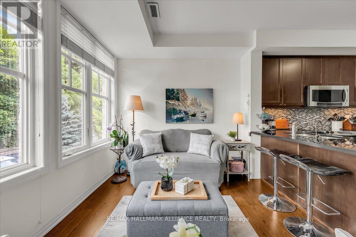 701 - 1011 Deta Road, Mississauga, ON - Indoor Photo Showing Living Room