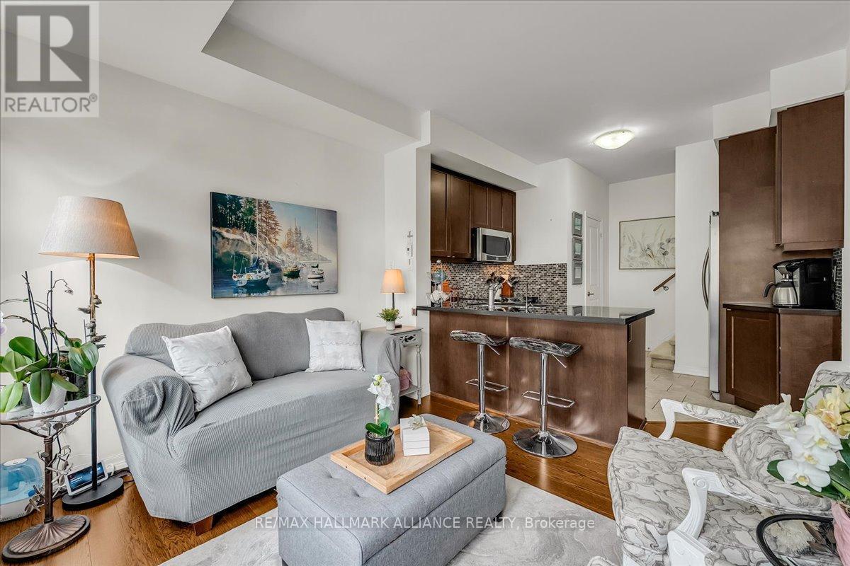 701 - 1011 Deta Road, Mississauga, ON - Indoor Photo Showing Living Room