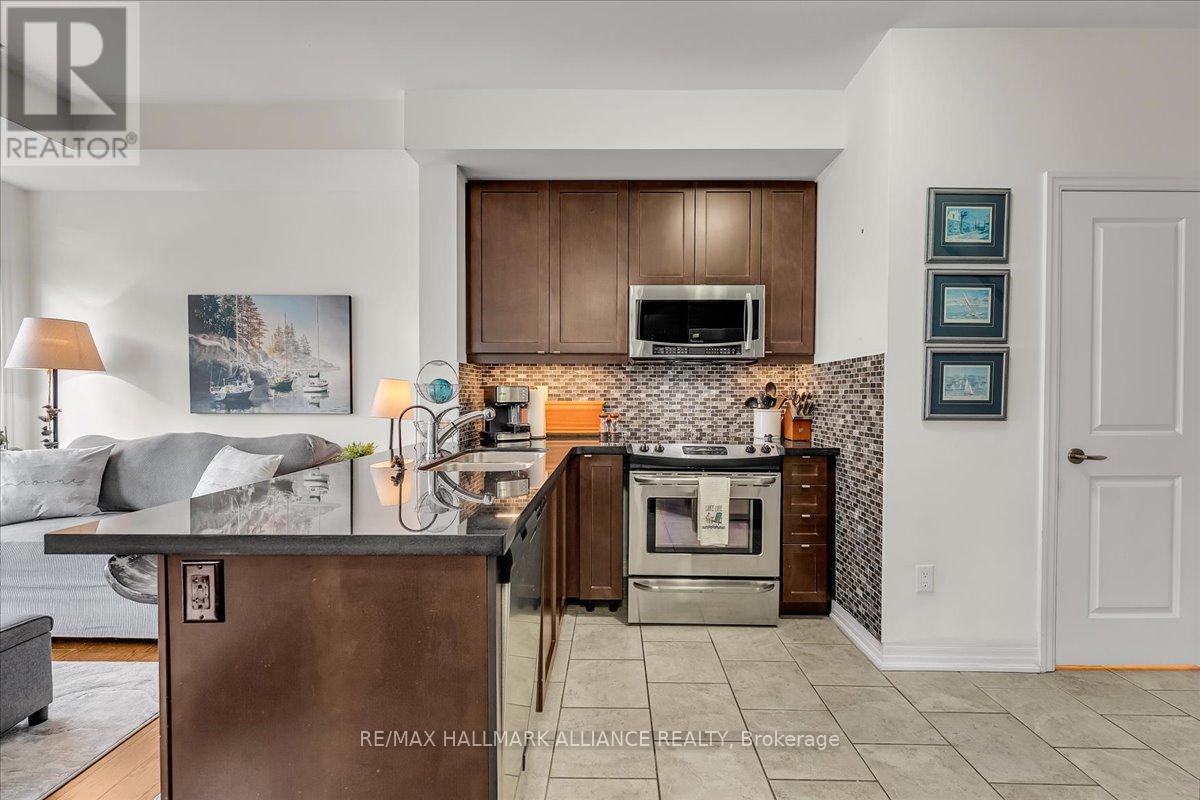 701 - 1011 Deta Road, Mississauga, ON - Indoor Photo Showing Kitchen