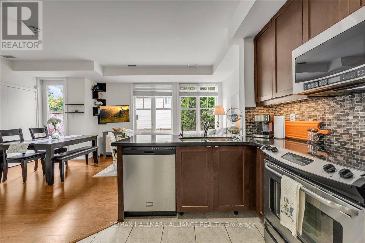 701 - 1011 Deta Road, Mississauga, ON - Indoor Photo Showing Kitchen With Double Sink