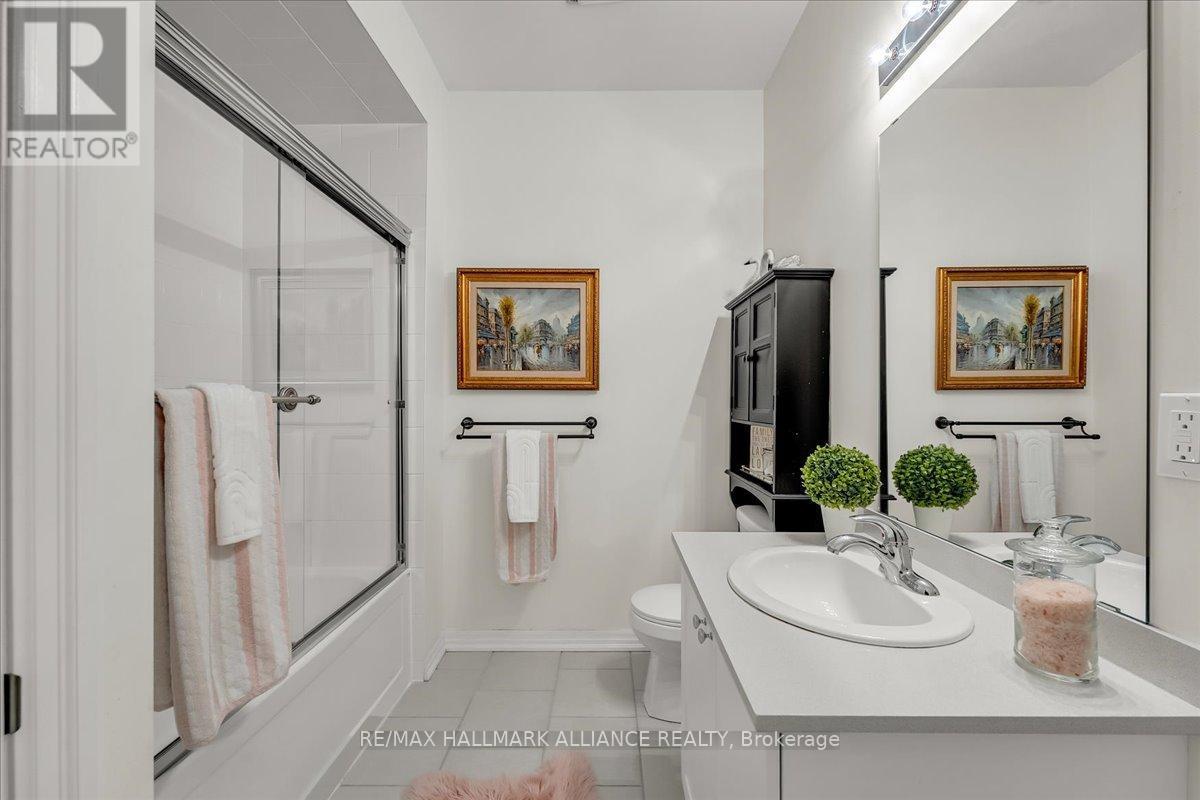 701 - 1011 Deta Road, Mississauga, ON - Indoor Photo Showing Bathroom