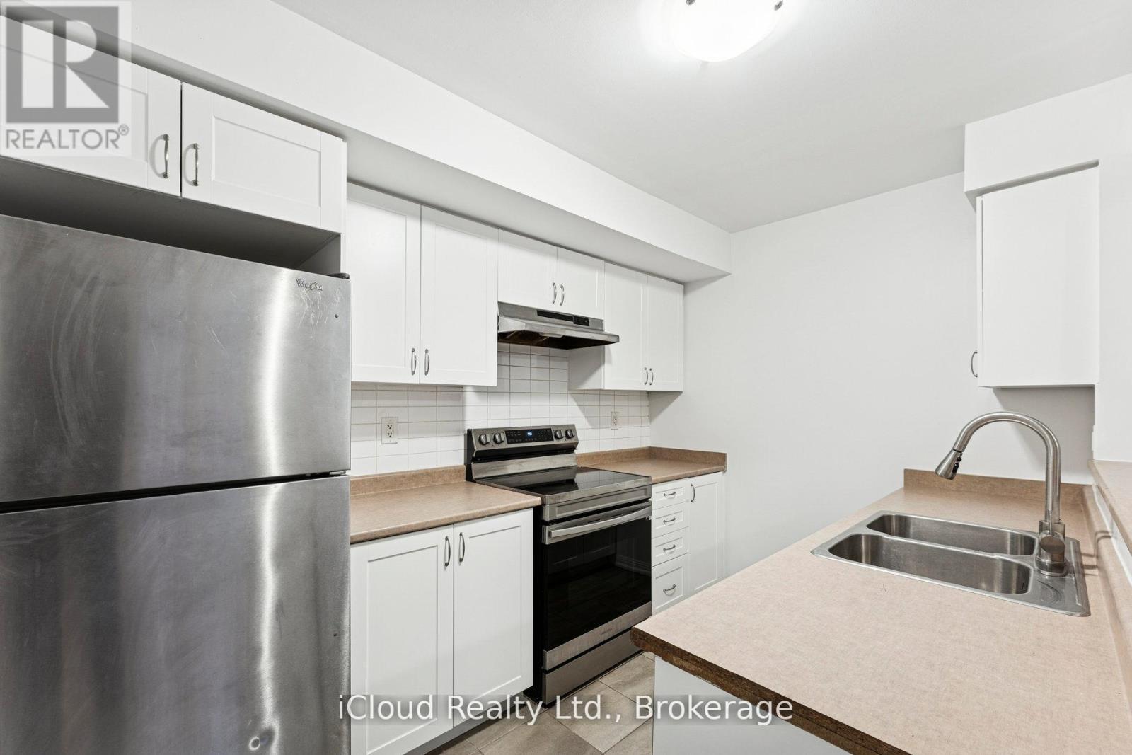 193 - 250 Sunny Meadow Boulevard, Brampton, ON - Indoor Photo Showing Kitchen With Double Sink