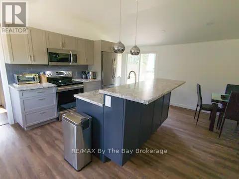 127 Glenlake Boulevard, Collingwood, ON - Indoor Photo Showing Kitchen
