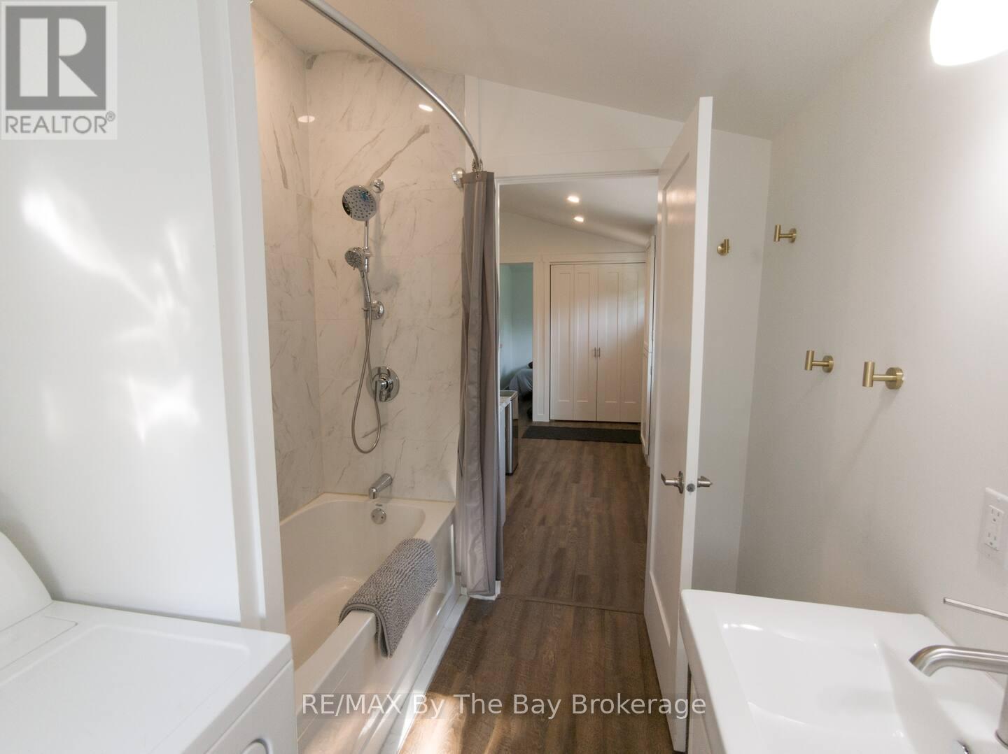 127 Glenlake Boulevard, Collingwood, ON - Indoor Photo Showing Bathroom