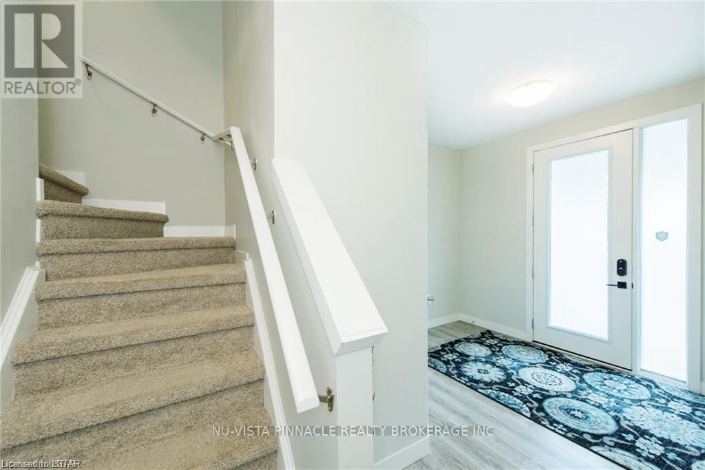 938 West Village Square, London North (North M), ON - Indoor Photo Showing Other Room