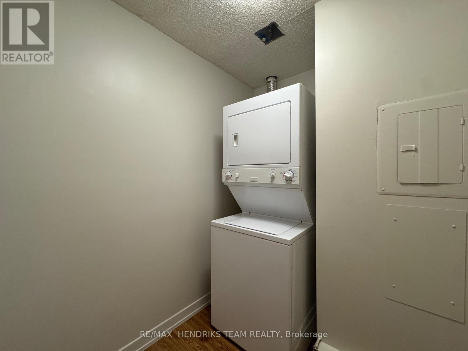 302 - 128 St Augustine Drive, St. Catharines (Secord Woods), ON - Indoor Photo Showing Laundry Room