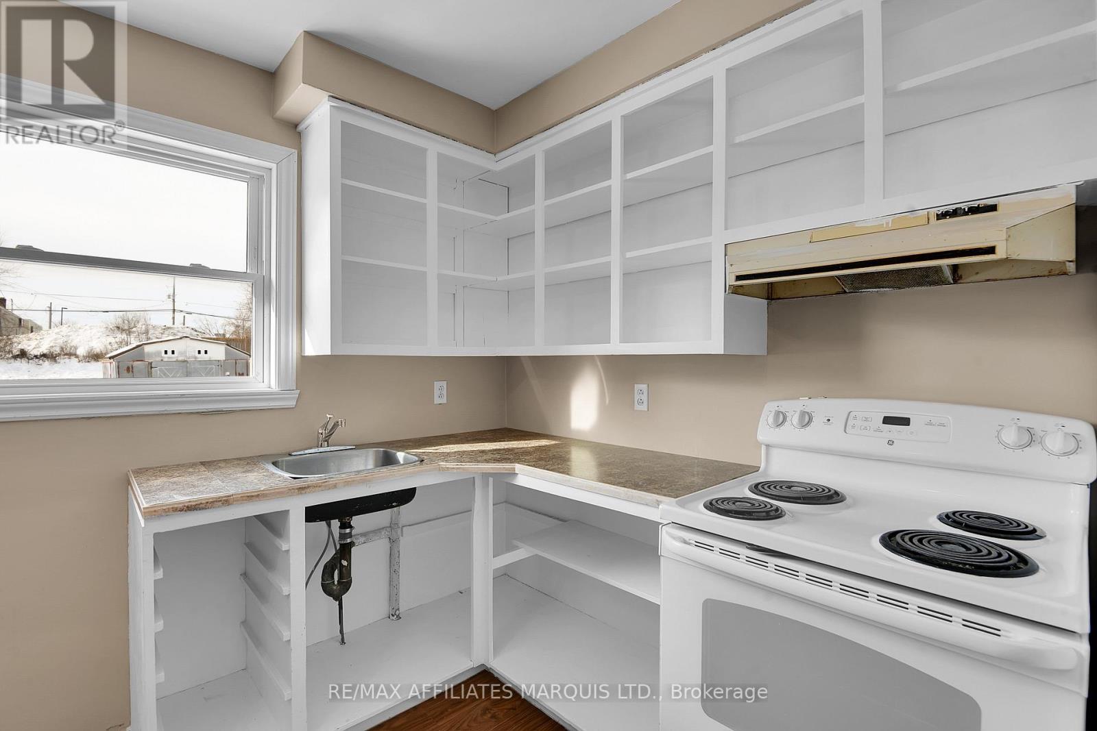 418 Dominion Street, North Glengarry, ON - Indoor Photo Showing Kitchen