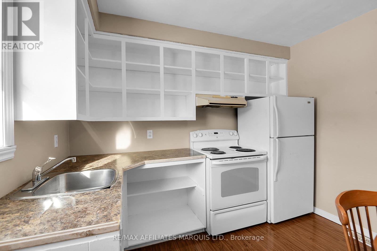 418 Dominion Street, North Glengarry, ON - Indoor Photo Showing Kitchen