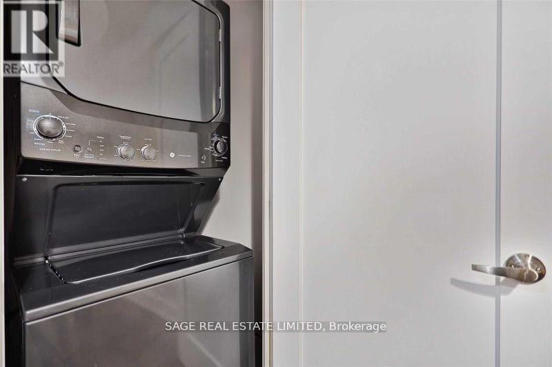 202 - 20 Blue Jays Way, Toronto, ON - Indoor Photo Showing Laundry Room