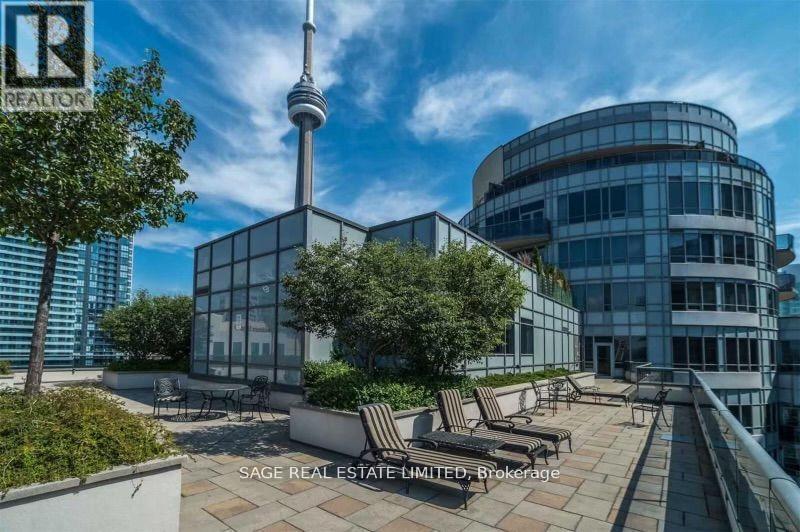 202 - 20 Blue Jays Way, Toronto, ON - Outdoor