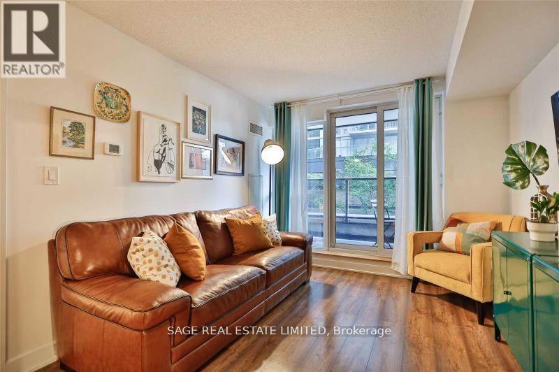 202 - 20 Blue Jays Way, Toronto, ON - Indoor Photo Showing Living Room