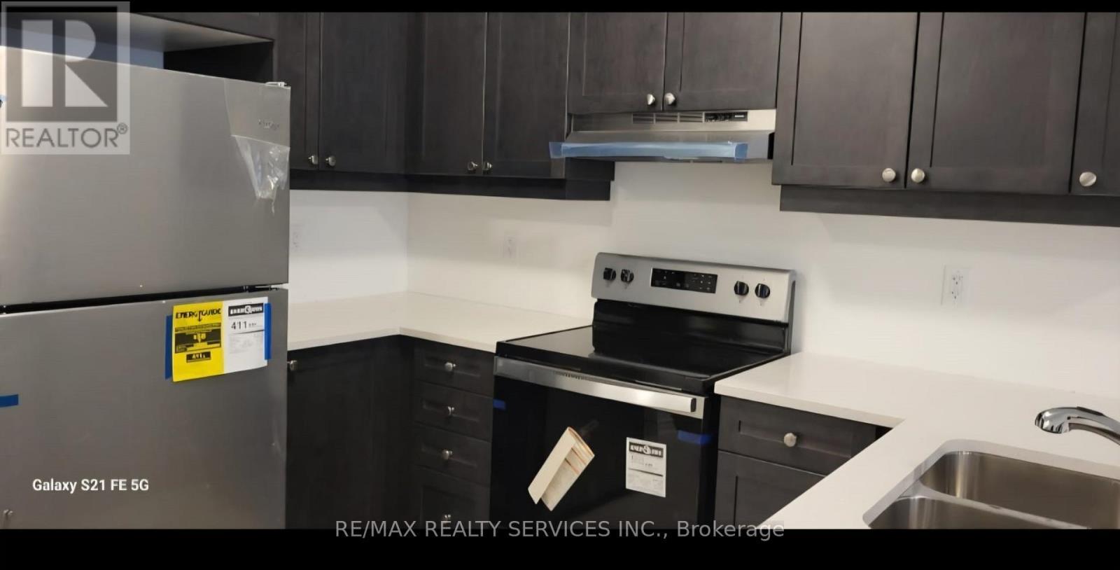 55 Melmar Street, Brampton, ON - Indoor Photo Showing Kitchen With Double Sink