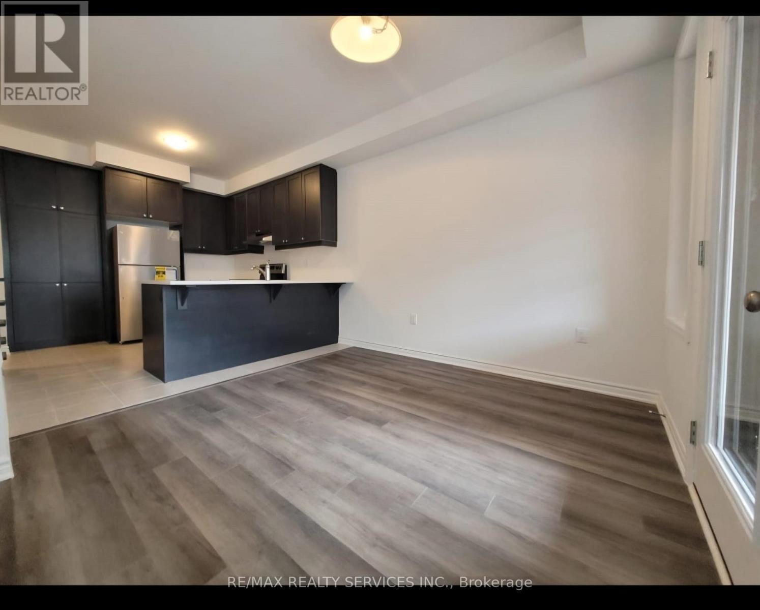 55 Melmar Street, Brampton, ON - Indoor Photo Showing Kitchen