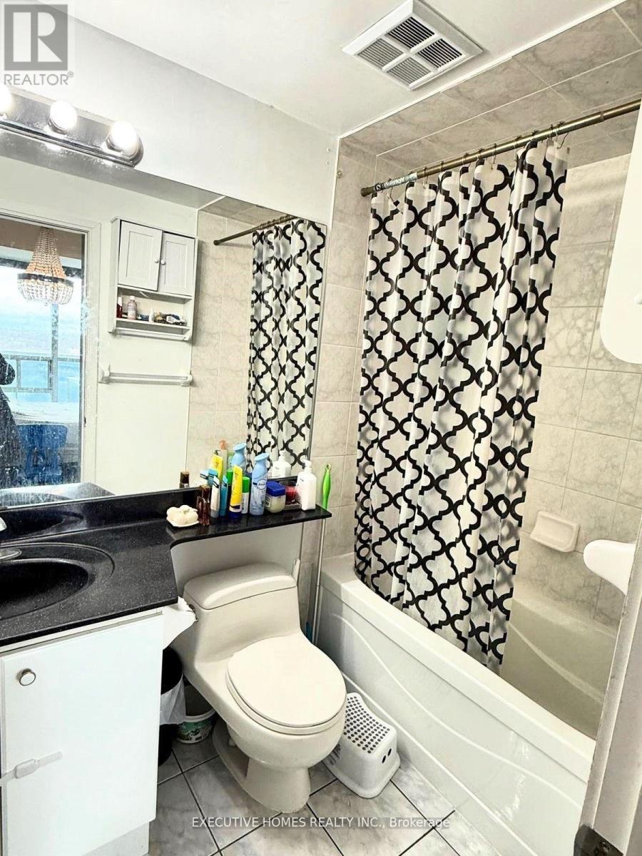 1401 - 80 Absolute Avenue, Mississauga, ON - Indoor Photo Showing Bathroom