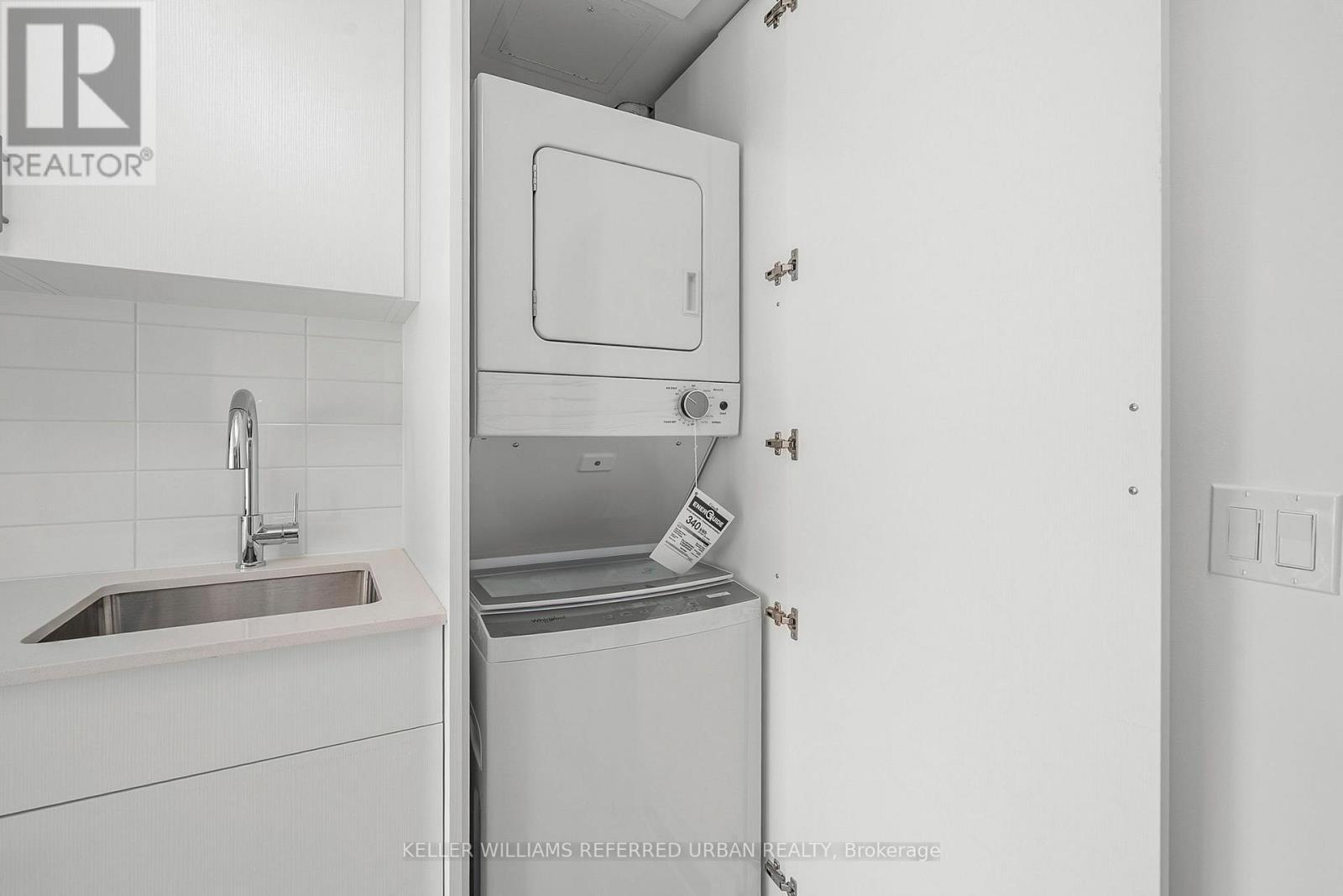 511 - 412 Silver Maple Road, Oakville, ON - Indoor Photo Showing Laundry Room