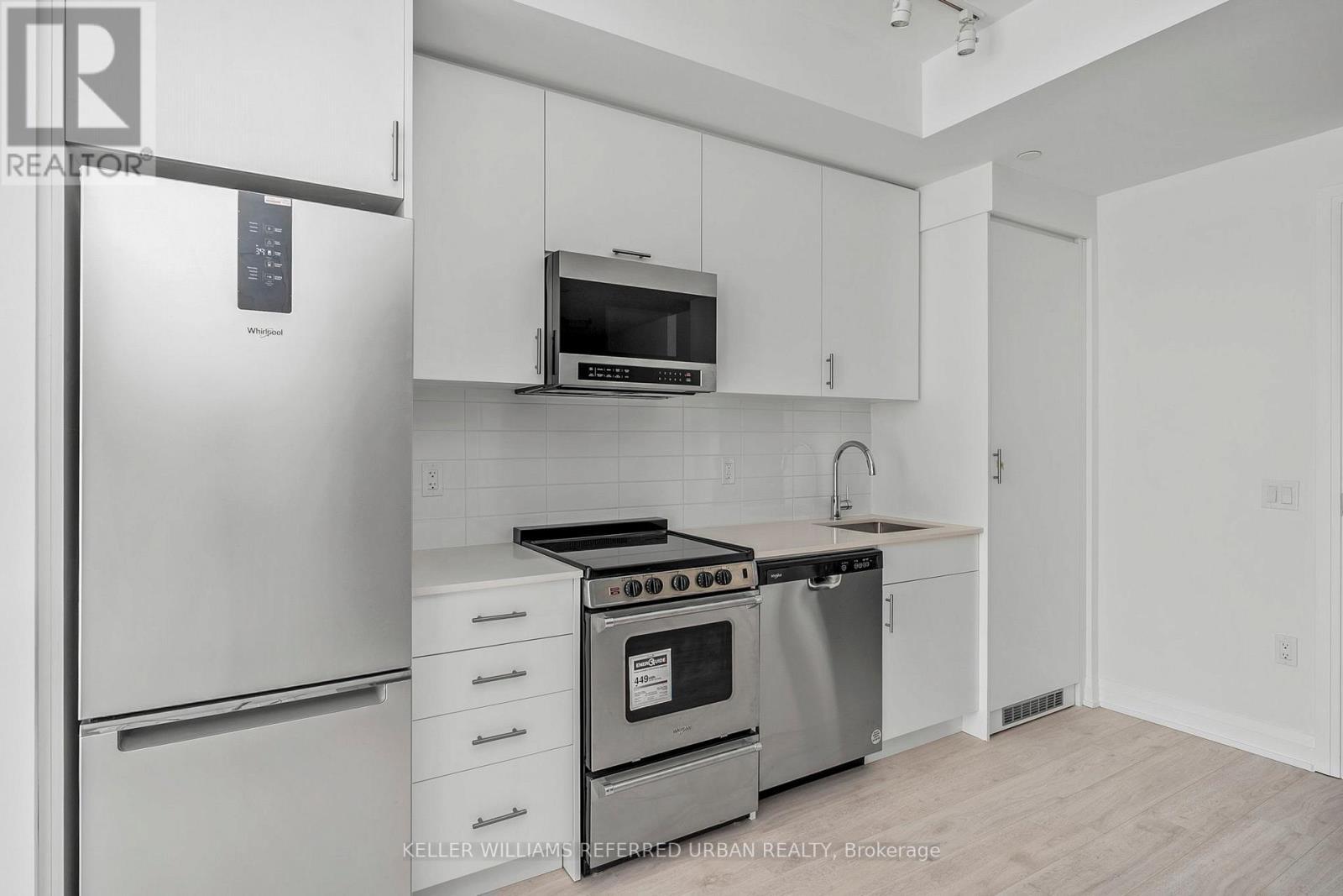 511 - 412 Silver Maple Road, Oakville, ON - Indoor Photo Showing Kitchen