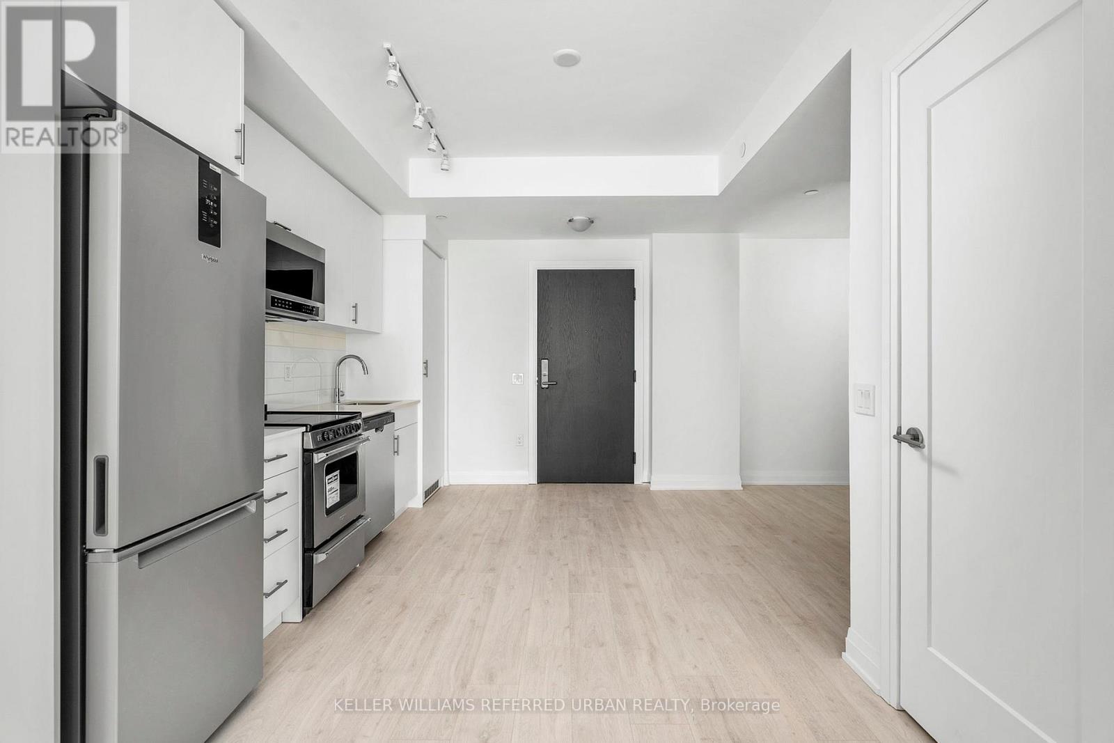 511 - 412 Silver Maple Road, Oakville, ON - Indoor Photo Showing Kitchen