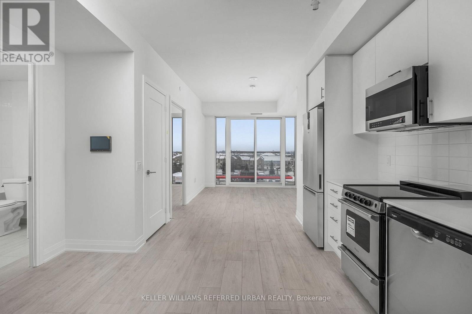 511 - 412 Silver Maple Road, Oakville, ON - Indoor Photo Showing Kitchen