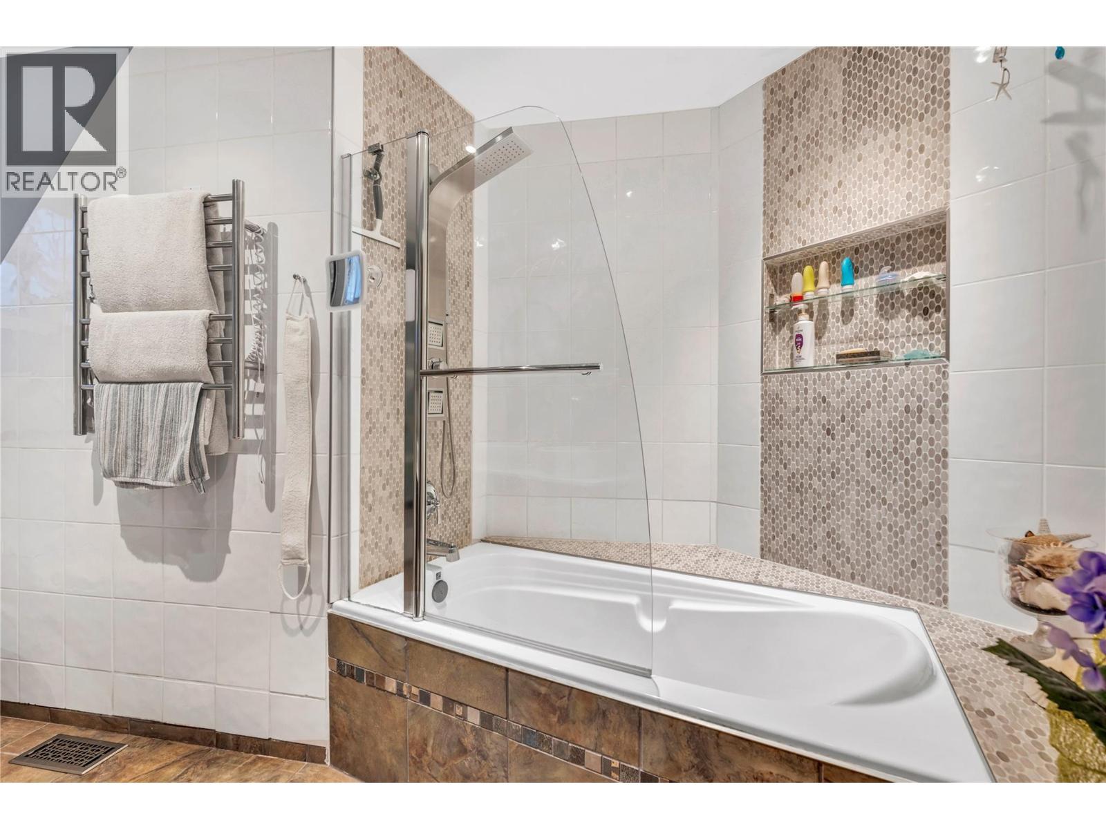 156 Stevens Court, Penticton, BC - Indoor Photo Showing Bathroom