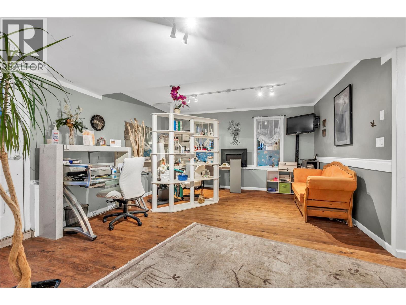 156 Stevens Court, Penticton, BC - Indoor