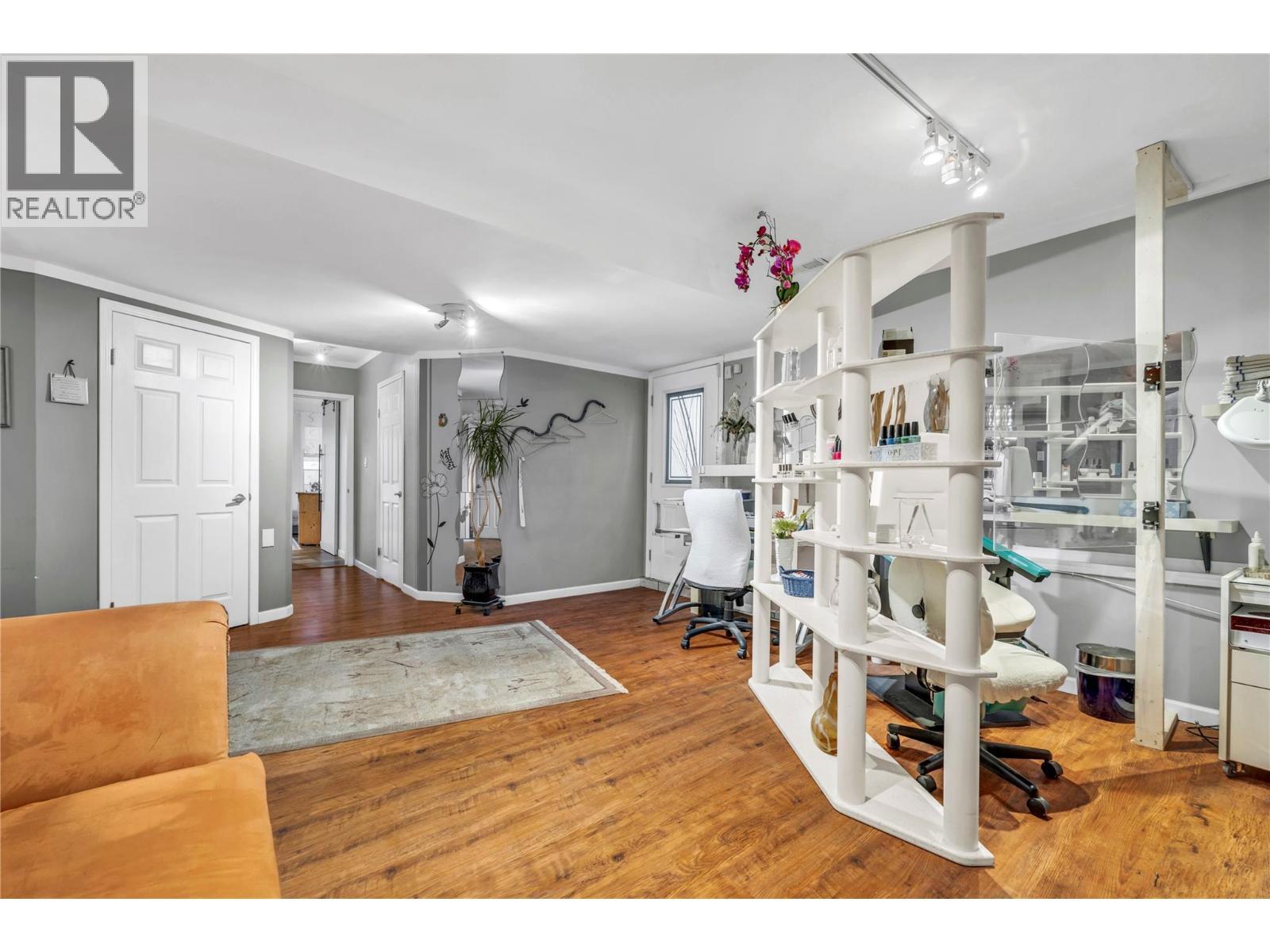 156 Stevens Court, Penticton, BC - Indoor