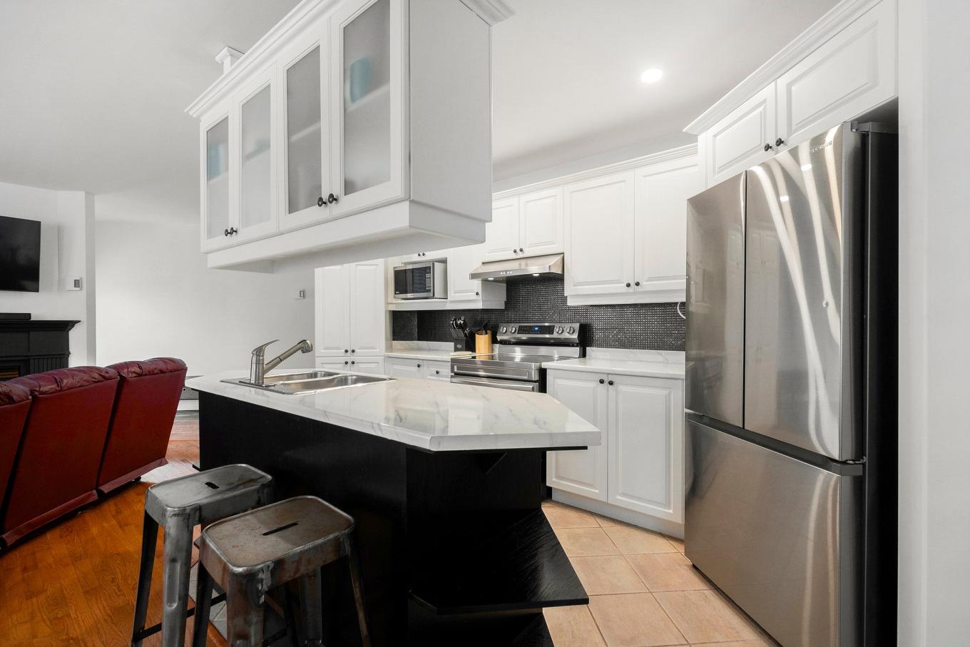 Kitchen - 1168 Rue Notre-Dame-De-Fatima, Laval (Pont-Viau), QC - Indoor Photo Showing Kitchen With Double Sink With Upgraded Kitchen