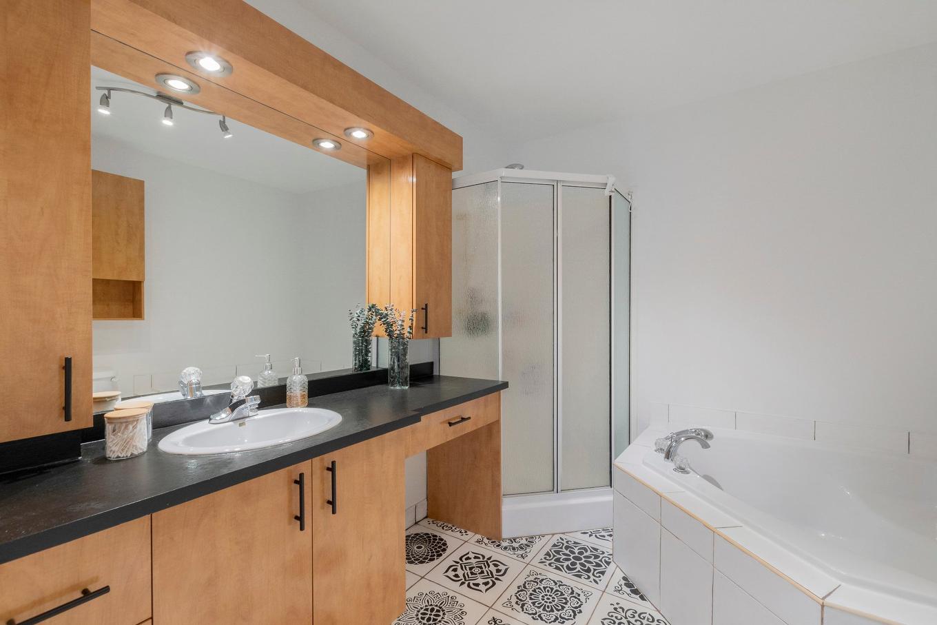 Bathroom - 1168 Rue Notre-Dame-De-Fatima, Laval (Pont-Viau), QC - Indoor Photo Showing Bathroom