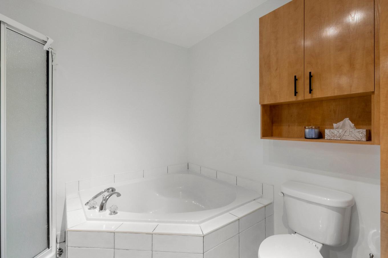 Bathroom - 1168 Rue Notre-Dame-De-Fatima, Laval (Pont-Viau), QC - Indoor Photo Showing Bathroom