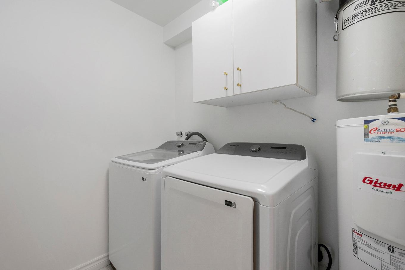 Laundry room - 1168 Rue Notre-Dame-De-Fatima, Laval (Pont-Viau), QC - Indoor Photo Showing Laundry Room