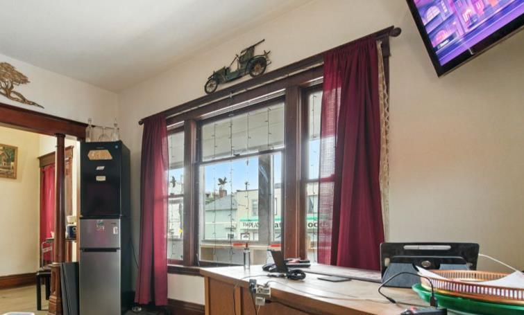 10256 95 St, Edmonton, AB - Indoor