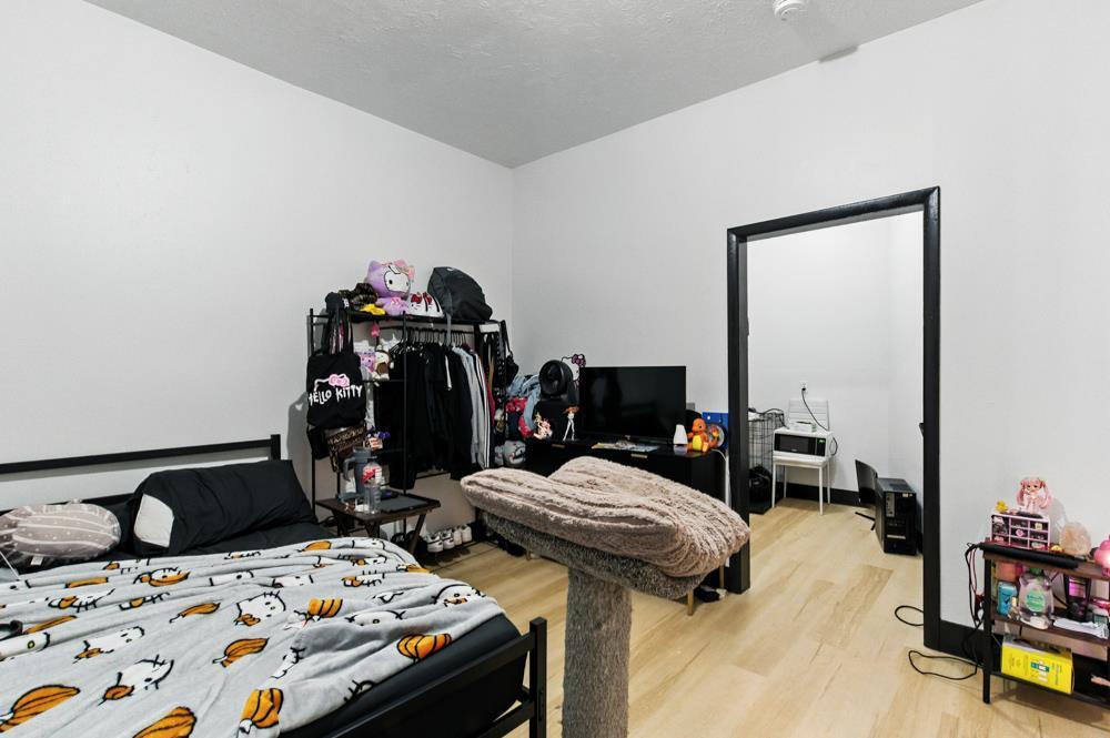 10260 95 St, Edmonton, AB - Indoor Photo Showing Bedroom