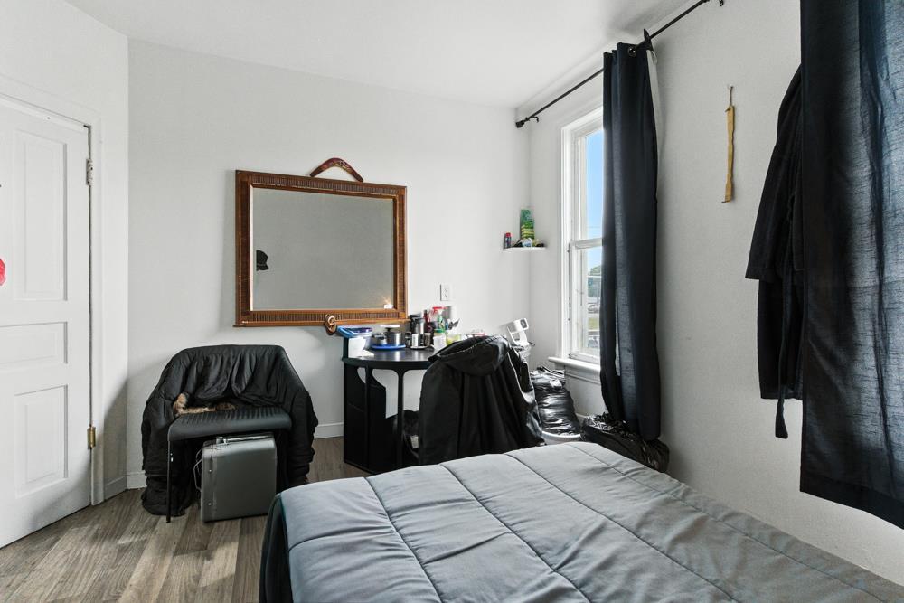 10260 95 St, Edmonton, AB - Indoor Photo Showing Bedroom