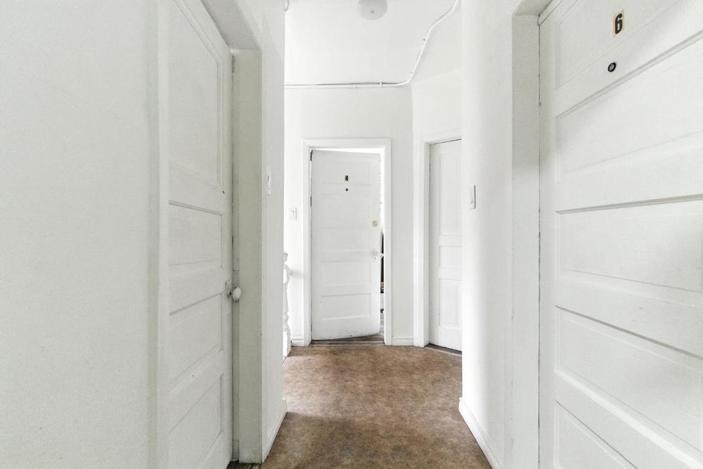 10260 95 St, Edmonton, AB - Indoor Photo Showing Other Room