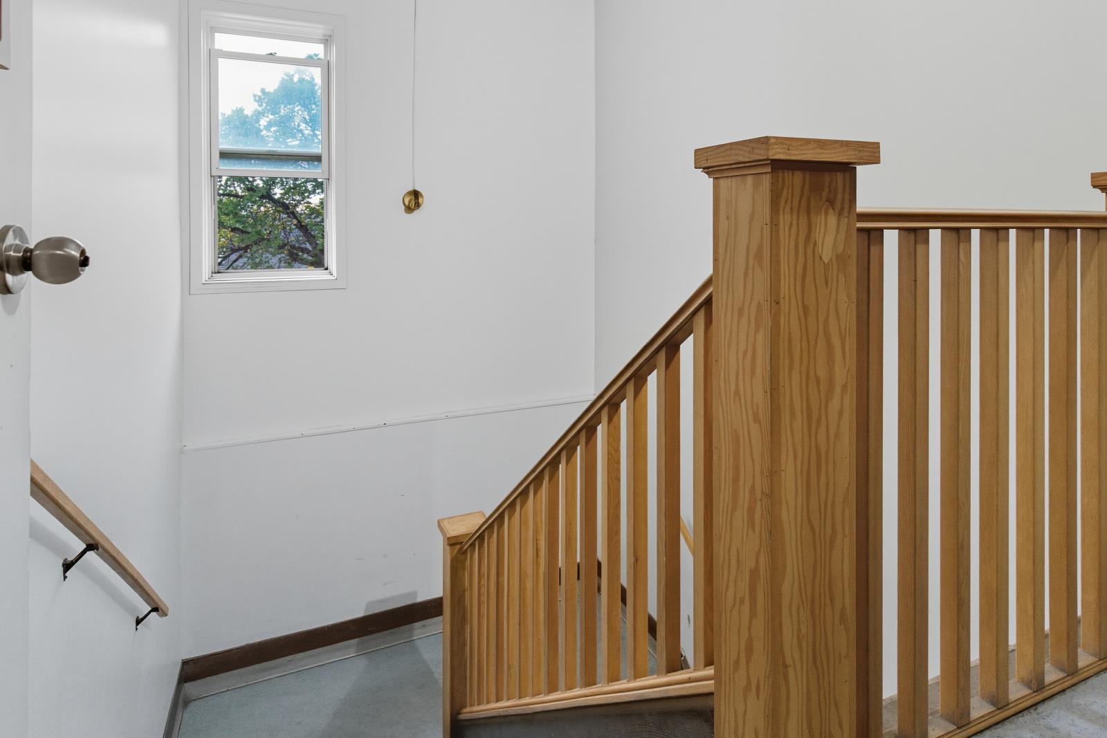 10665 96 St Nw, Edmonton, AB - Indoor Photo Showing Other Room