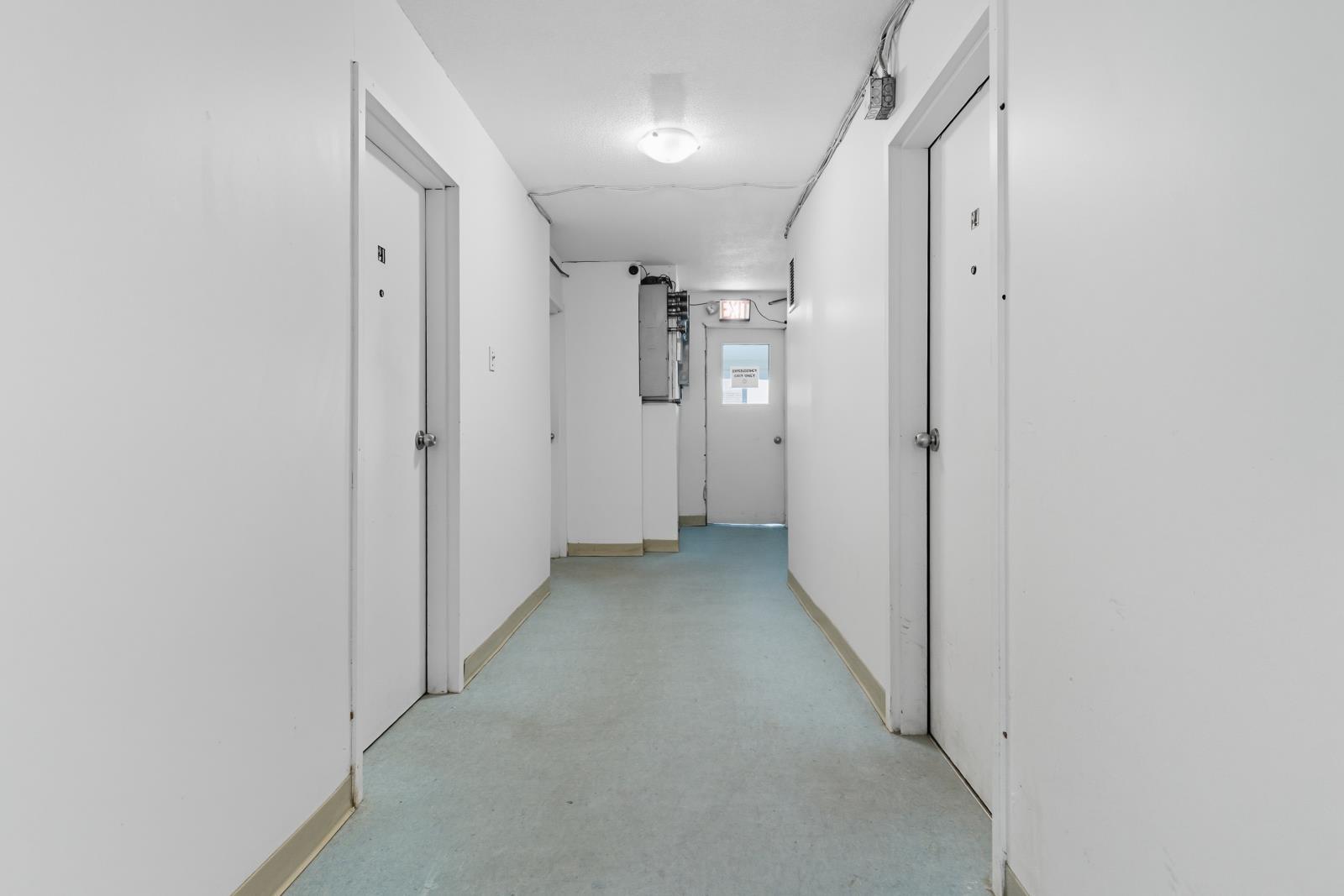 10665 96 St Nw, Edmonton, AB - Indoor Photo Showing Other Room