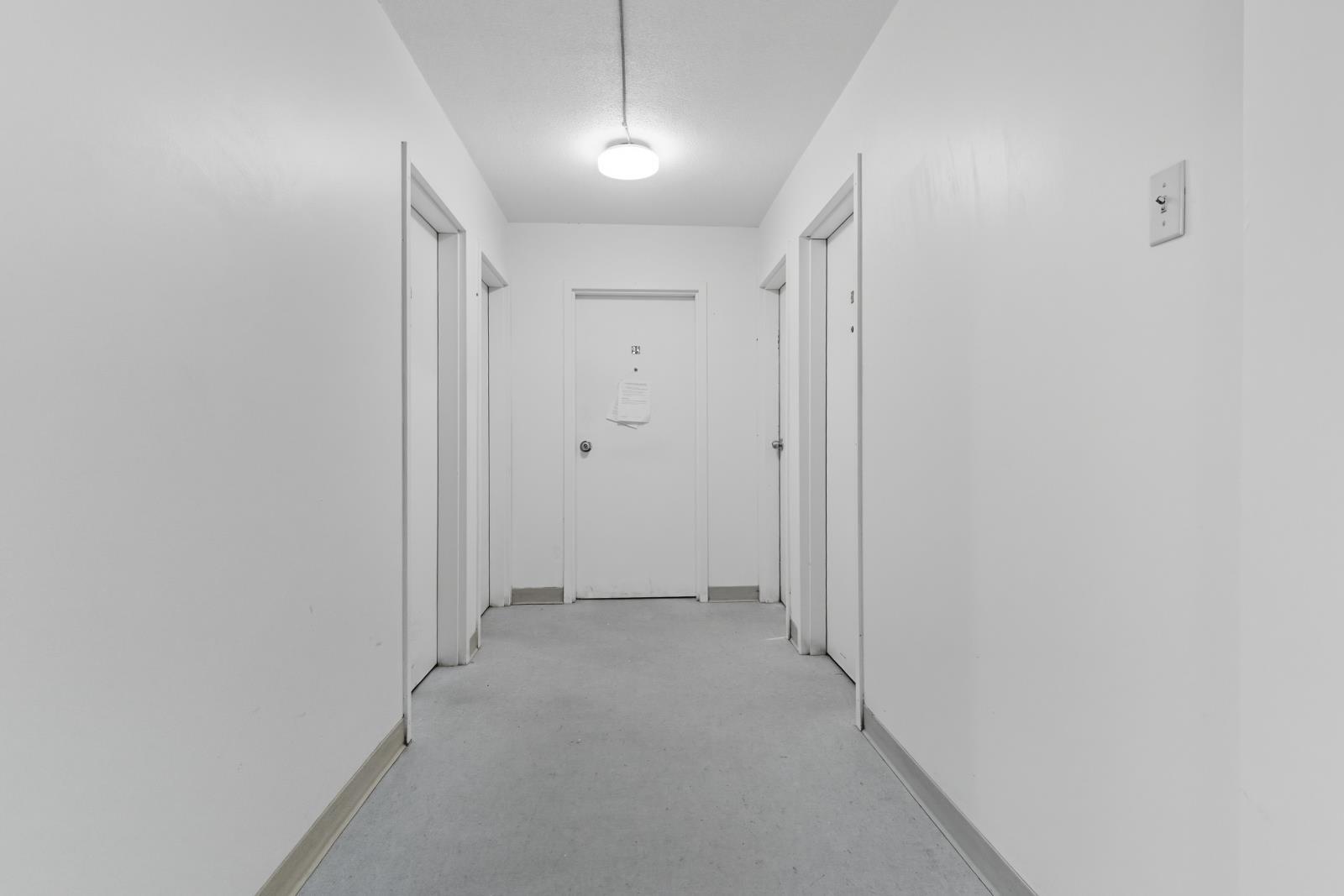 10665 96 St Nw, Edmonton, AB - Indoor Photo Showing Other Room