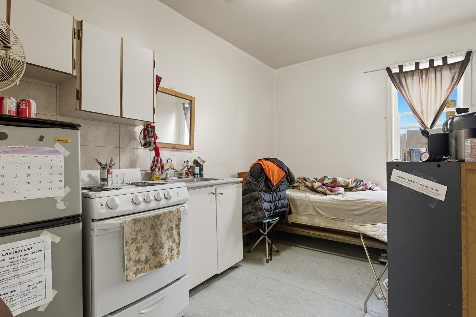 10665 96 St Nw, Edmonton, AB - Indoor Photo Showing Bedroom