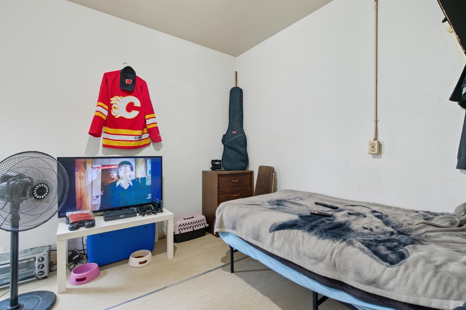9519 103 Avenue, Edmonton, AB - Indoor Photo Showing Bedroom