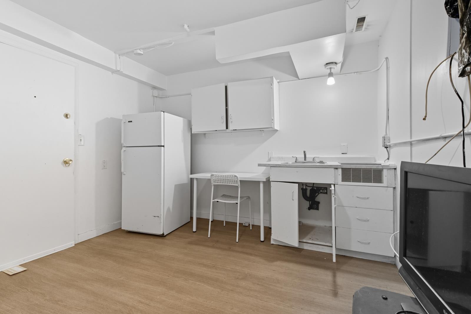 9519 103 Avenue, Edmonton, AB - Indoor Photo Showing Other Room