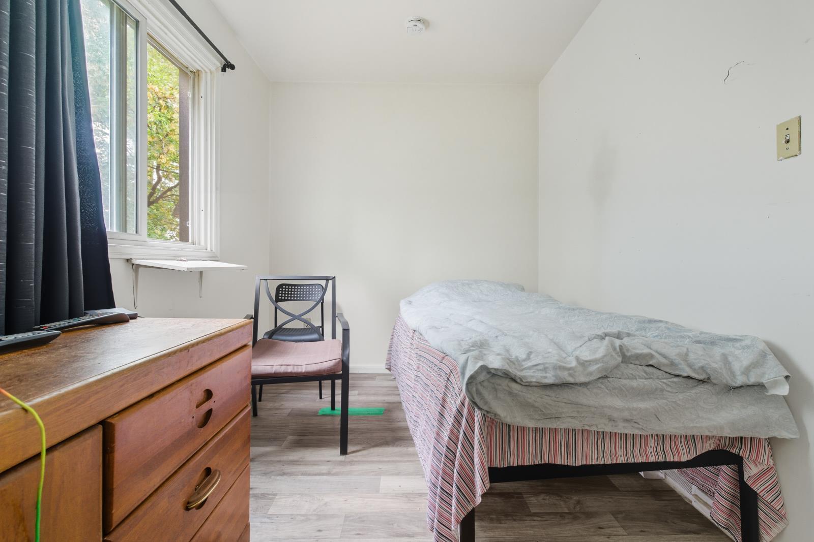9519 103 Avenue, Edmonton, AB - Indoor Photo Showing Bedroom