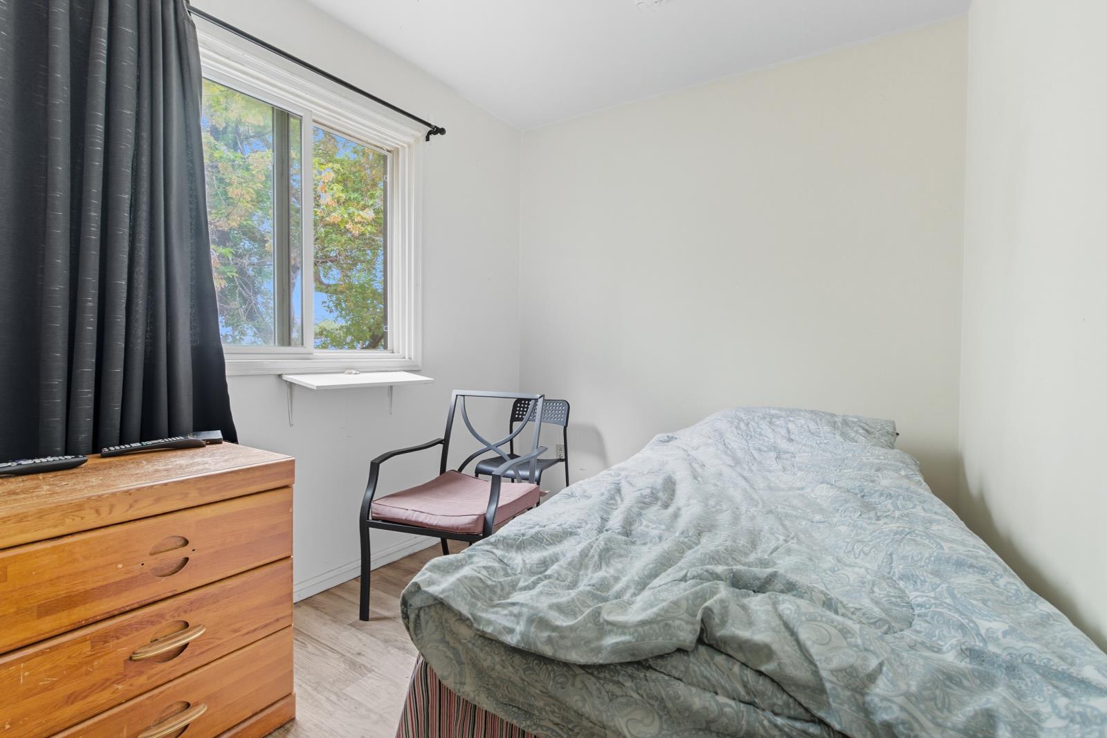 9519 103 Avenue, Edmonton, AB - Indoor Photo Showing Bedroom