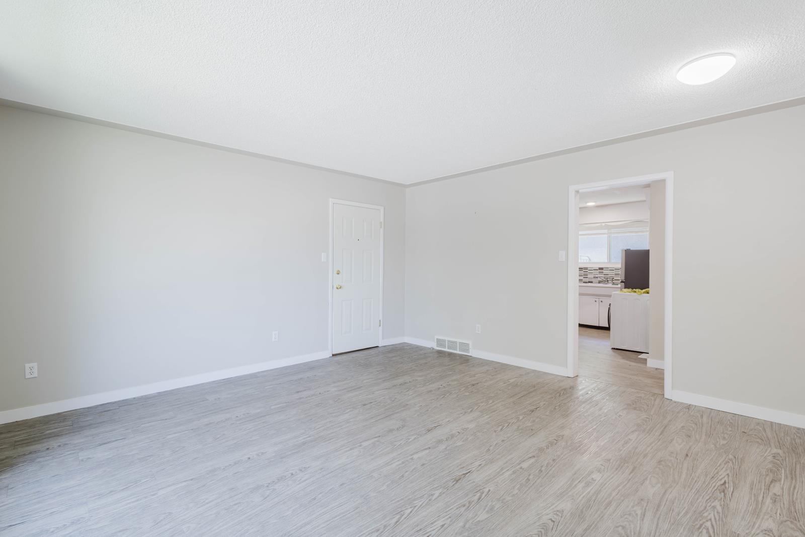 8504 98 Street, Edmonton, AB - Indoor Photo Showing Other Room